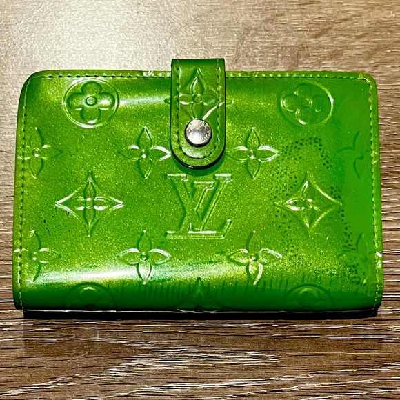 Louis Vuitton Handbags - Louis Vuitton Monogram Green Vernis Kisslock Wallet
